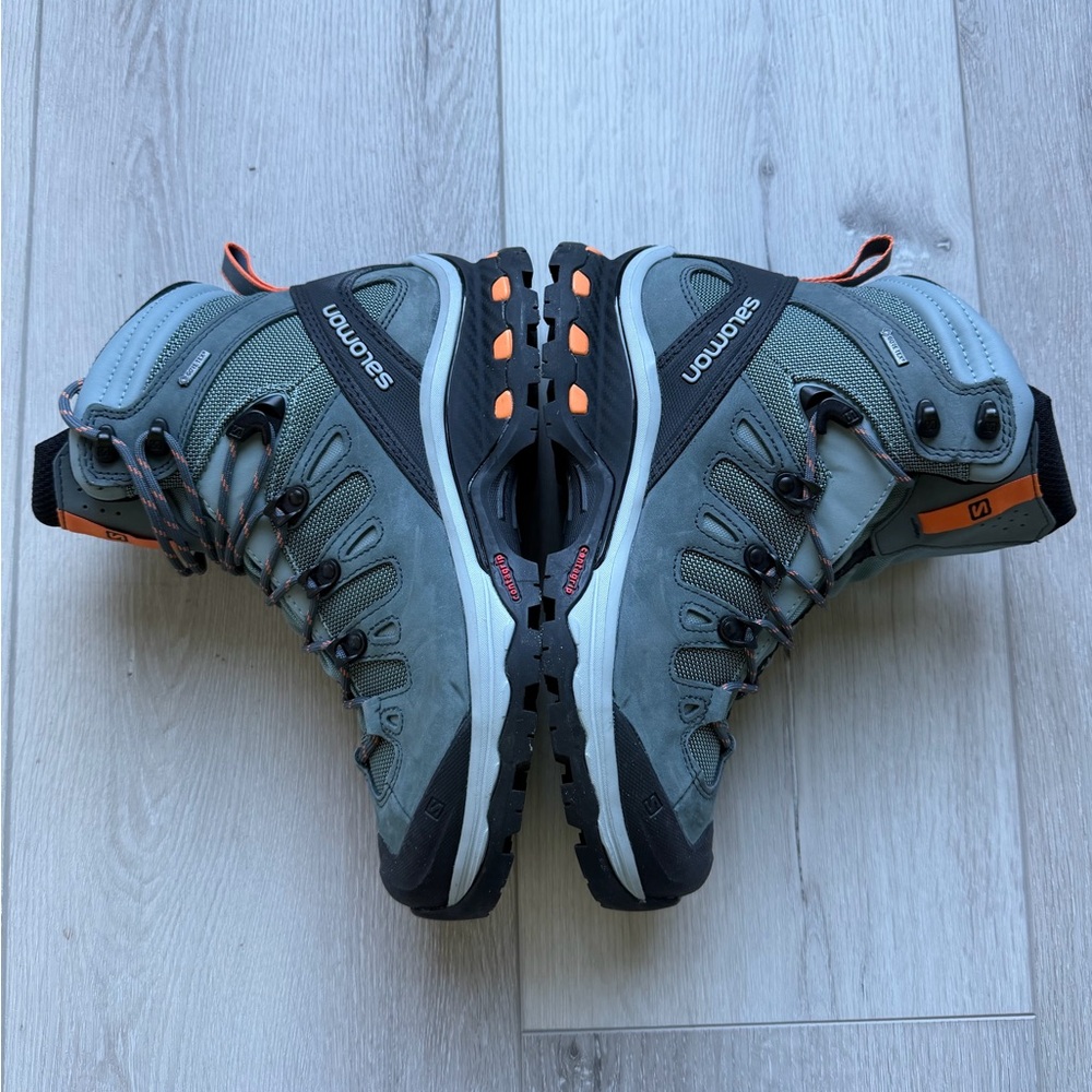 SALOMON Women's QUEST 4D GTX Blue/grey with orange accents. Size 7